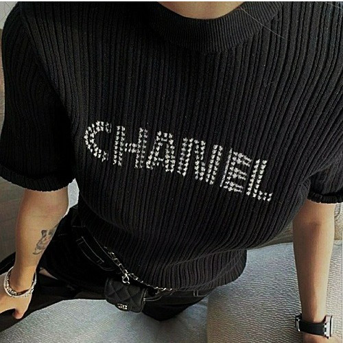 샤* CHANEL 로고 립 니트