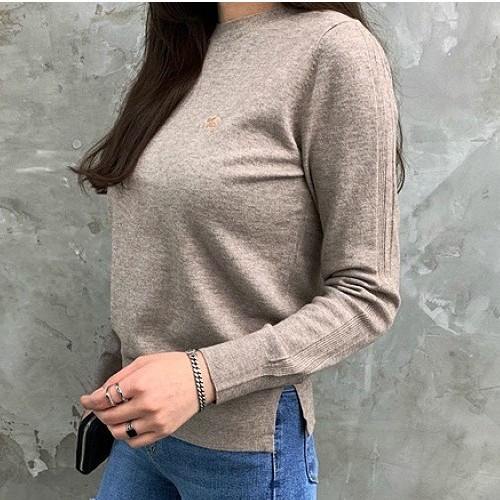 버*리 트임 자수 니트